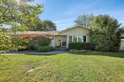 25 Thorncliff Place, Bells Corners And South To Fallowfield, On K2h 6l4