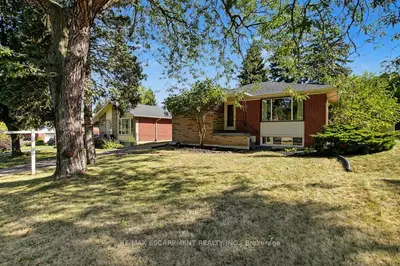 15 Carwyn Crescent, Hamilton, On L8s 3h3