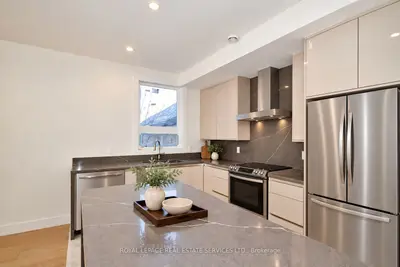 4b Huron Avenue N, Tunneys Pasture And Ottawa West, On K1y 0v9