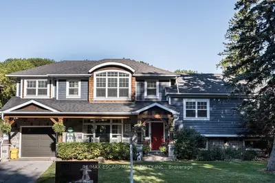 381 Woodworth Court, Hamilton, On L9g 2n2