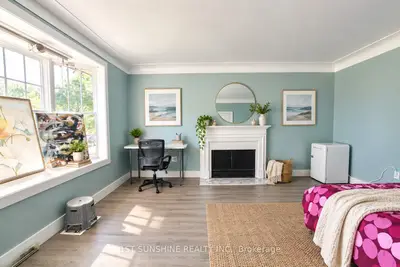22 Parkside Drive, Hamilton, On L8s 3y1