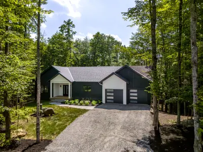 23 Collins Court, Huntsville, On P0b 1m0