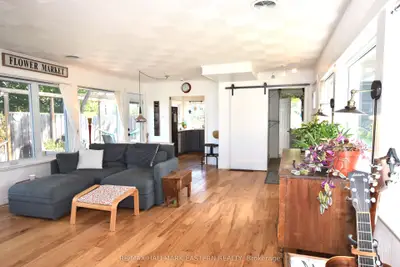 726 Fairbairn Street, Peterborough, On K9h 6b6