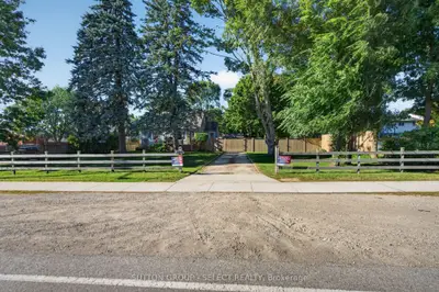 2010 Trafalgar Street, London East, On N5v 1v5