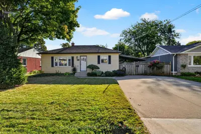 416 Bartlett Avenue, Grimsby, On L3m 2n4