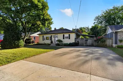 416 Bartlett Avenue, Grimsby, On L3m 2n4