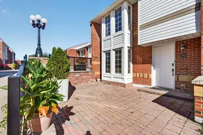 1 Place D'armes 39, Kingston, On K7k 6s1
