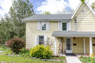 733-735 N Bethune Street N, Peterborough, On K9h 4a5