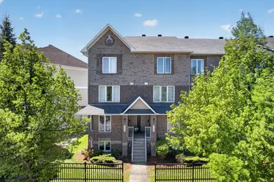 256 CRESTHAVEN Drive, Barrhaven, ON K2G 6W4