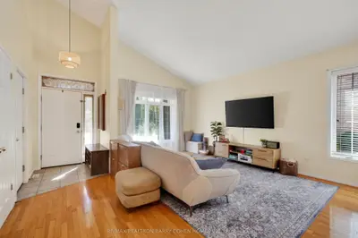 1090 Shelborne Place, London South, On N5z 5c1