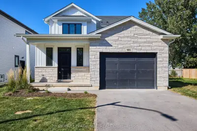 185 Hodgkins Avenue, Thorold, On L2v 1m2