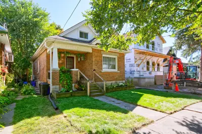 16 Barrington Avenue, London North, On N6h 1j9
