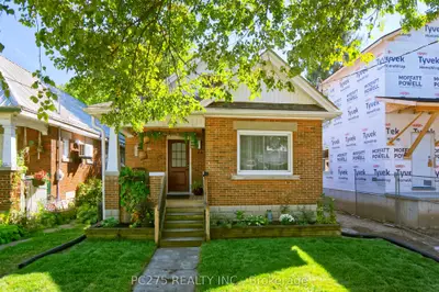 16 Barrington Avenue, London North, On N6h 1j9