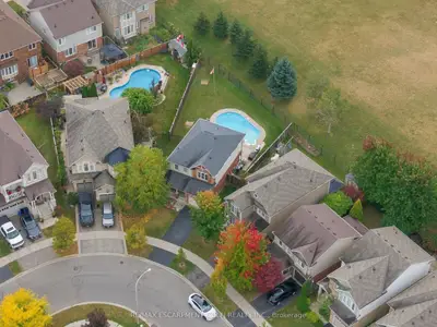 240 Emick Drive, Hamilton, On L9k 0e1