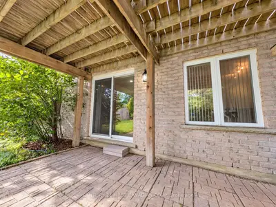924 Guildwood Boulevard Lower, London North, On N6h 5s9