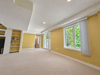 924 Guildwood Boulevard Lower, London North, On N6h 5s9