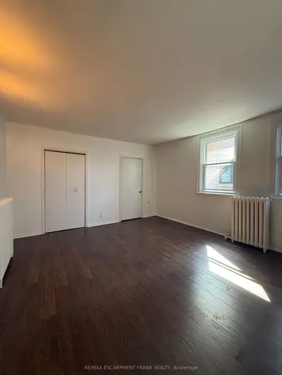 4 Undermount Avenue 3, Hamilton, On L8p 3z6