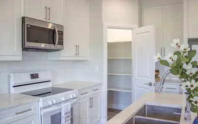 103 Eagle Street On, Leamington, On N8h 0g5
