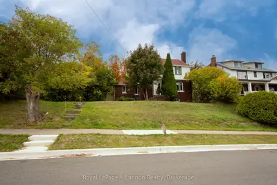 82 College Street W, Thunder Bay, On P7a 5j4