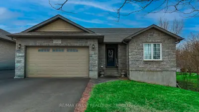 23 Creighton Drive, Loyalist, On K0h 2h0