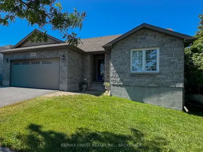 23 Creighton Drive, Loyalist, On K0h 2h0