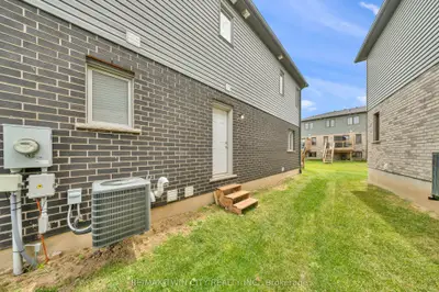 13 Pony Way, Kitchener, On N2r 0r8