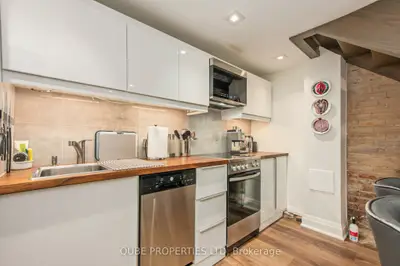 116 Cartier Street C, Ottawa Centre, On K2p 1k5