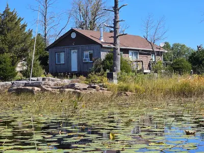380 2 Island, Georgian Bay, On L0k 1s0