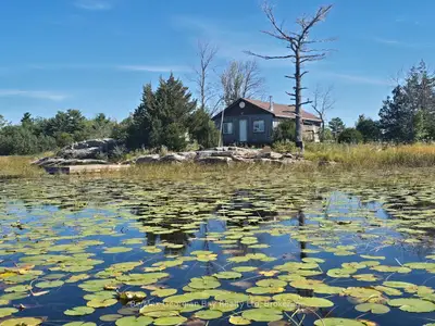 380 2 Island, Georgian Bay, On L0k 1s0