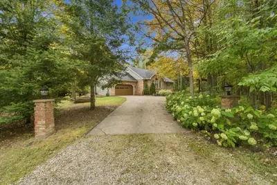 1002 Joseph Place, Gravenhurst, On P0e 1n0