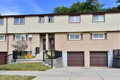 18 Claudette Gate, Hamilton, On L9b 1t5