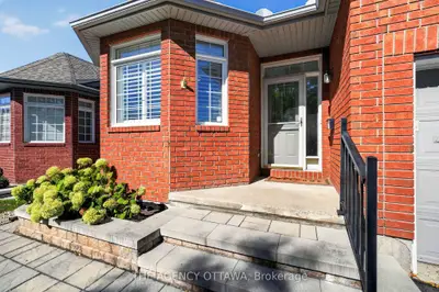 111 Bartlett Private, Hunt Club - Windsor Park Village And Area, On K1v 2a9
