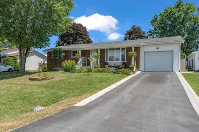 11 Chesterfield Drive, Loyalist, On K7n 1m3