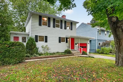 35 Bedford Crescent, Manor Park - Cardinal Glen And Area, On K1k 0e6
