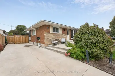 25 Swallow Crescent, Hamilton, On L9a 2m7