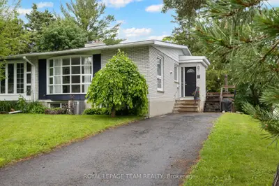 40 WOODMOUNT Crescent, Cityview - Parkwoods Hills - Rideau Shore, ON K2E 5R1