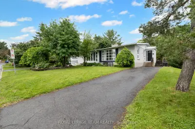 40 WOODMOUNT Crescent, Cityview - Parkwoods Hills - Rideau Shore, ON K2E 5R1
