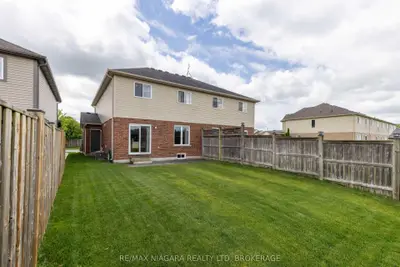 8625 Upper Canada Drive, Niagara Falls, On L2h 0b7