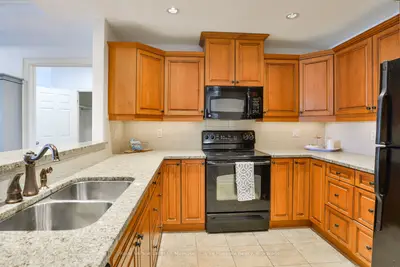 130 Steamship Bay Road 504, Gravenhurst, On P1p 1z9