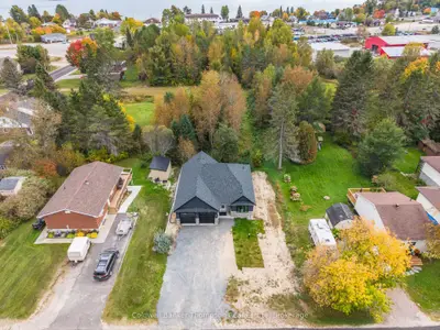 41 Queen Street, Sundridge, On P0a 1z0