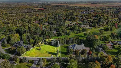 34 CEDARHILL Drive, Bells Corners and South to Fallowfield, ON K2R 1C6