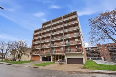 30 Summit Avenue 401, Hamilton, On L8v 2r8