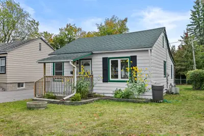 759 St. Mary's Street, Peterborough, On K9j 4h1
