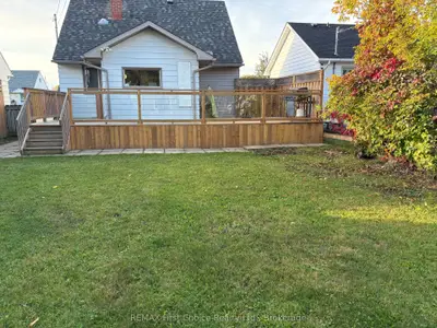 Detached in Thunder Bay