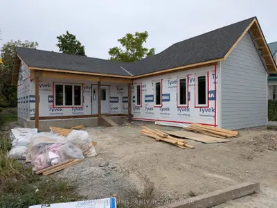 99 St Patrick Street, Kawartha Lakes, On K9v 1r7