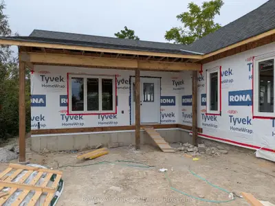 99 St Patrick Street, Kawartha Lakes, On K9v 1r7