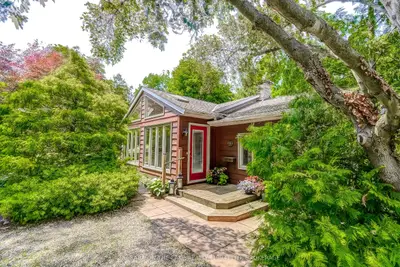8 Clarence Street, Niagara-on-the-lake, On L0s 1l0