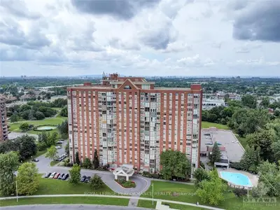 2760 CAROUSEL Crescent 1209, Blossom Park - Airport and Area, ON K1T 2N4