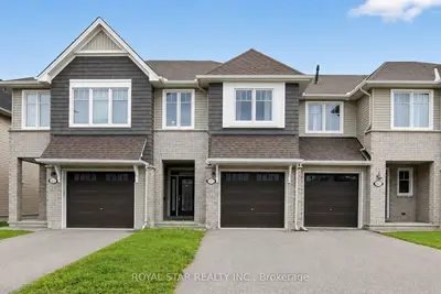 105 Eric Maloney Way, Blossom Park - Airport And Area, On K1t 0r2