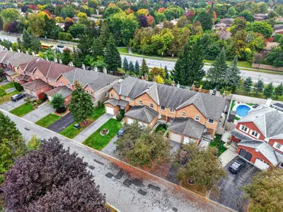 49 Robarts Crescent, Kanata, On K2l 3z3